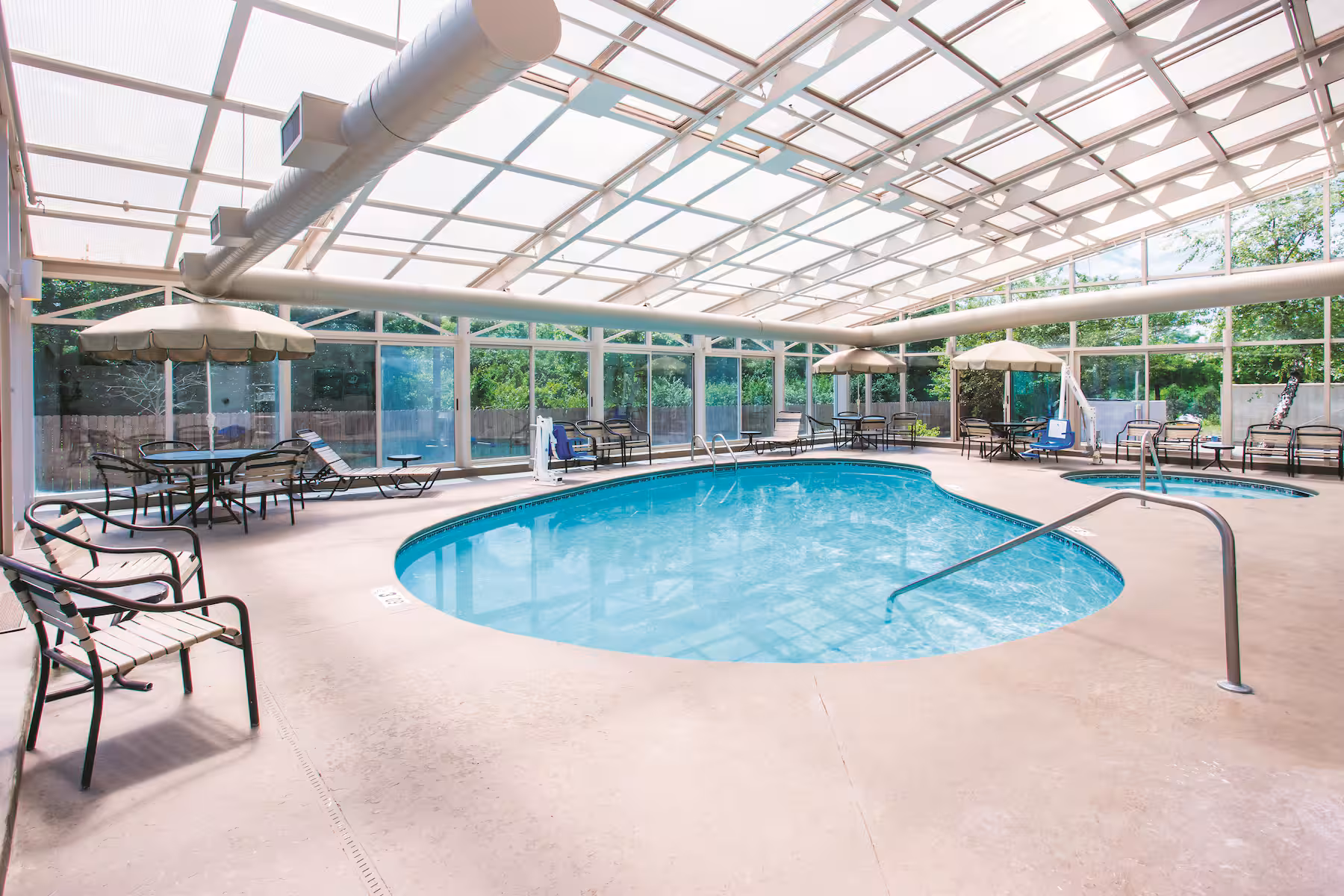 Indoor pool at La Quinta Inn & Suites by Wyndham Cincinnati NE - Mason