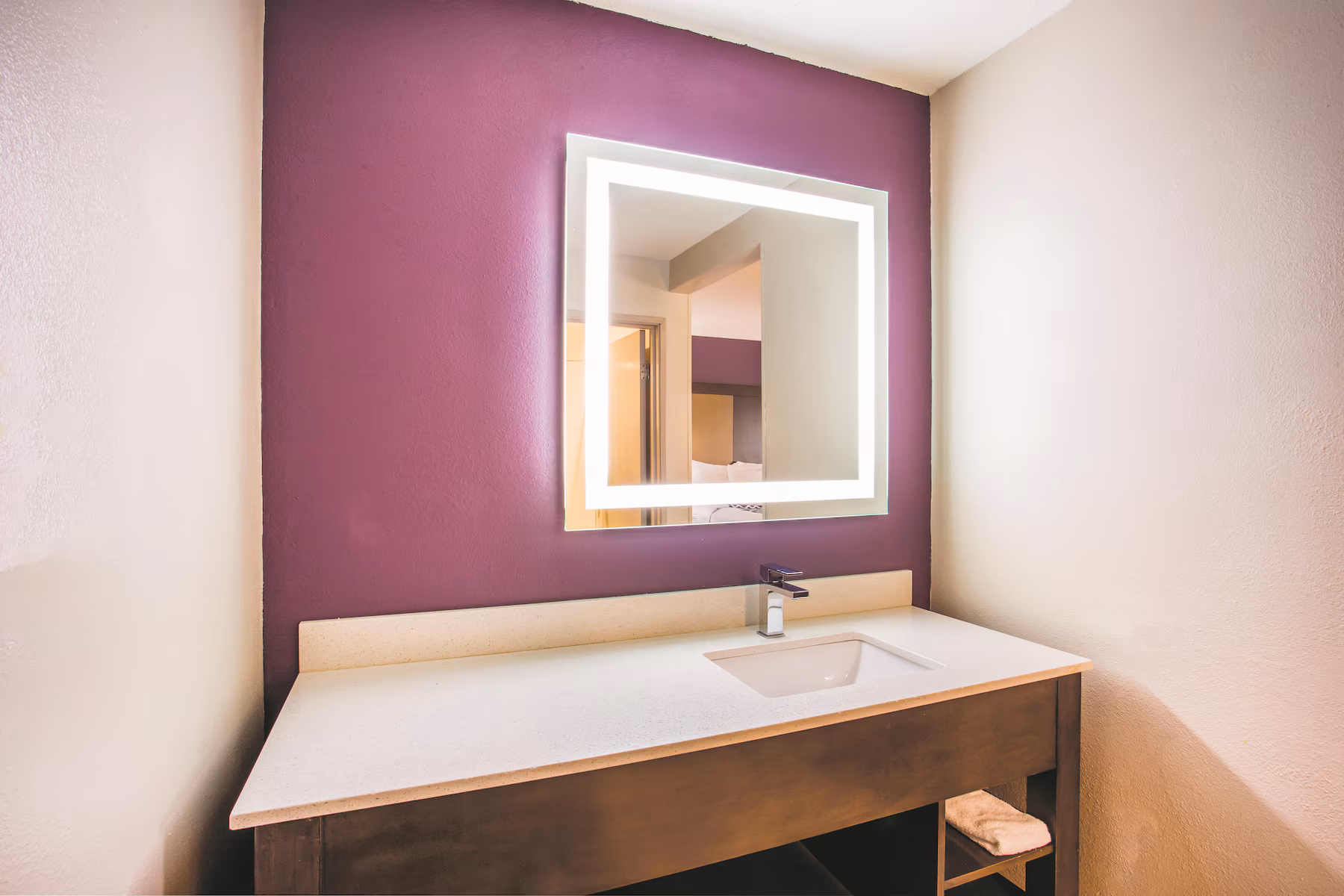 Guest room bathroom and vanity area at La Quinta Inn & Suites by Wyndham Cincinnati NE - Mason